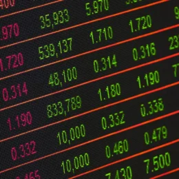 Mercados avançam com alívio geopolítico e atenção à agenda econômica