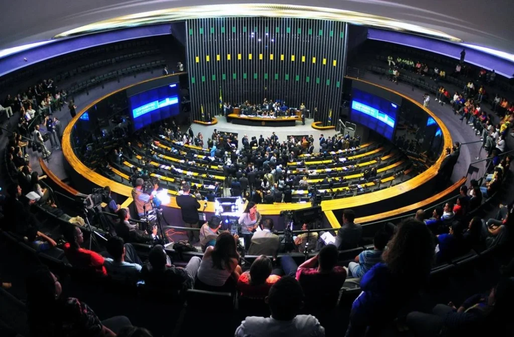 Câmara instala comissão para analisar redução da maioridade penal
