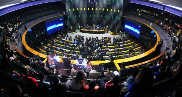 Câmara instala comissão para analisar redução da maioridade penal