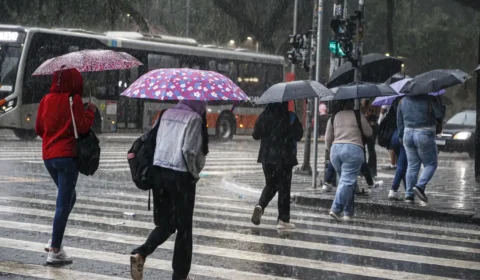 Ciclone provoca temporais no Sul e mantém chuva em parte do Sudeste nesta segunda-feira