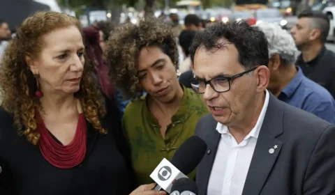 Deputados pedem prisão de Cláudio Castro após ouvir relatos de familiares de vítimas