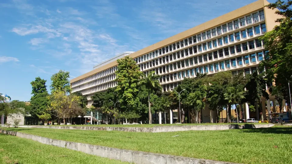 Como é que Argentina pode e o Brasil não? Passe Livre na universidade!