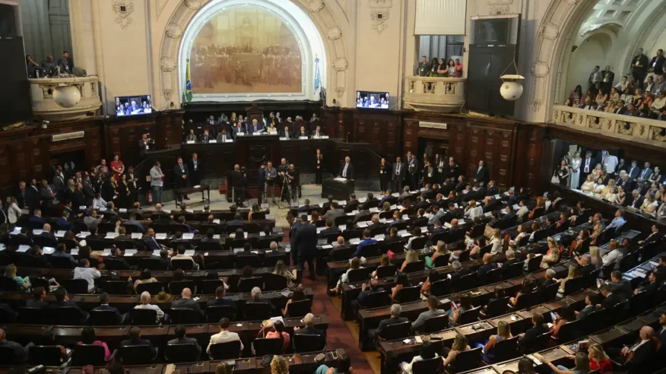 Alerj vota esta semana se libera aposentadoria de servidores para governo pagar dívidas