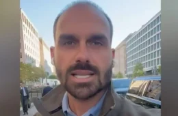 Eduardo Bolsonaro diz que não mora na cidade onde fica imóvel comprado por trust de aliado 