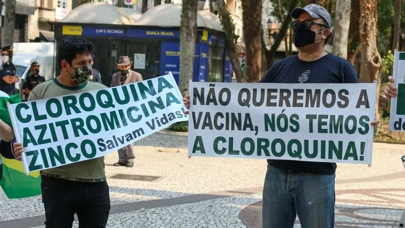Bolsonaristas em manifestação tentando barrar a exigência de vacina em 2021. Imagem: reprodução
