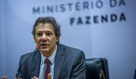 Governo avalia cortar bolsa milionário para substituir MP do IOF