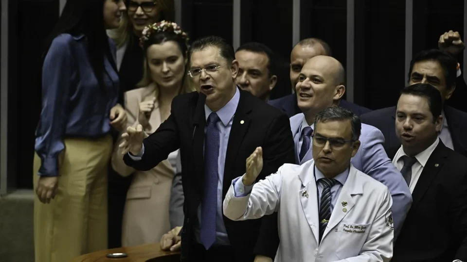 Apesar de negar, Tarcísio de Freitas atuou nos bastidores pela derrubada da MP do IOF