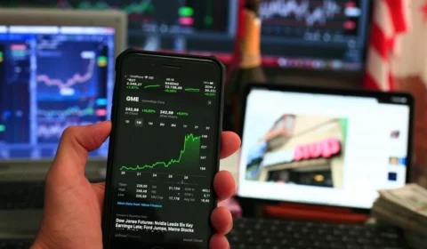 Bolsas mundiais iniciam a semana em alta com a ‘Superquarta’ no radar