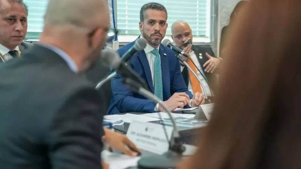 Aldeia Maracanã e apartamentos da Uerj são incluídos na lista de leilão do governo pela CCJ da Alerj