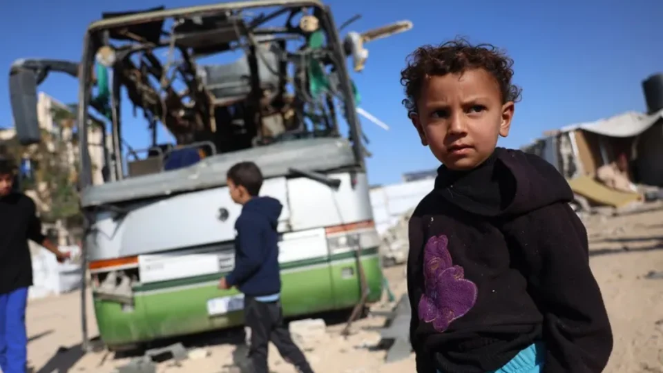 Israel diz que ‘todas as partes’ assinaram 1ª fase do plano de Trump para trégua em Gaza