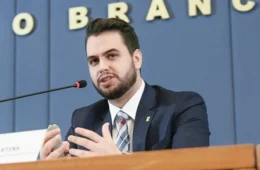 PF prende Filipe Martins, ex-assessor de Bolsonaro, por ordem de Moares