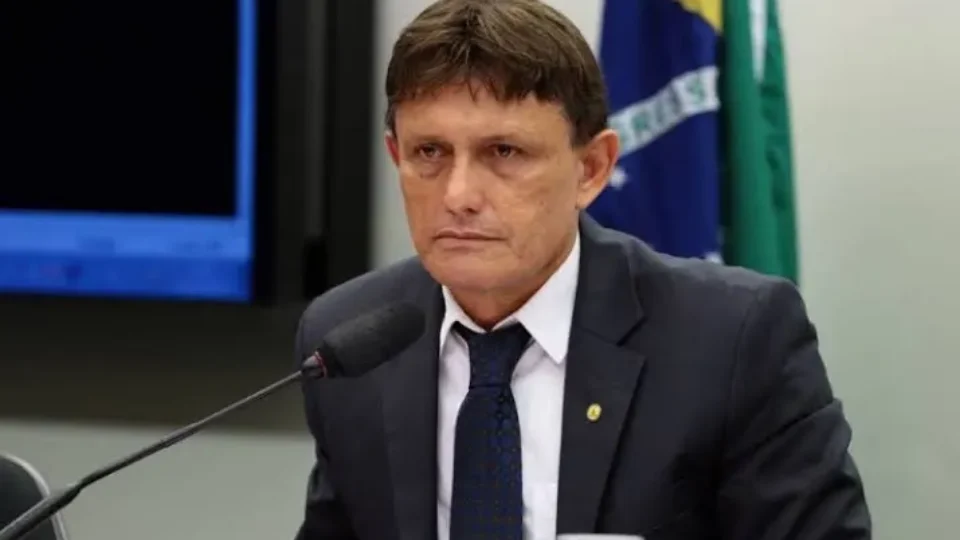 Relembre quem votou a favor da PEC da Bandidagem: Éder Mauro