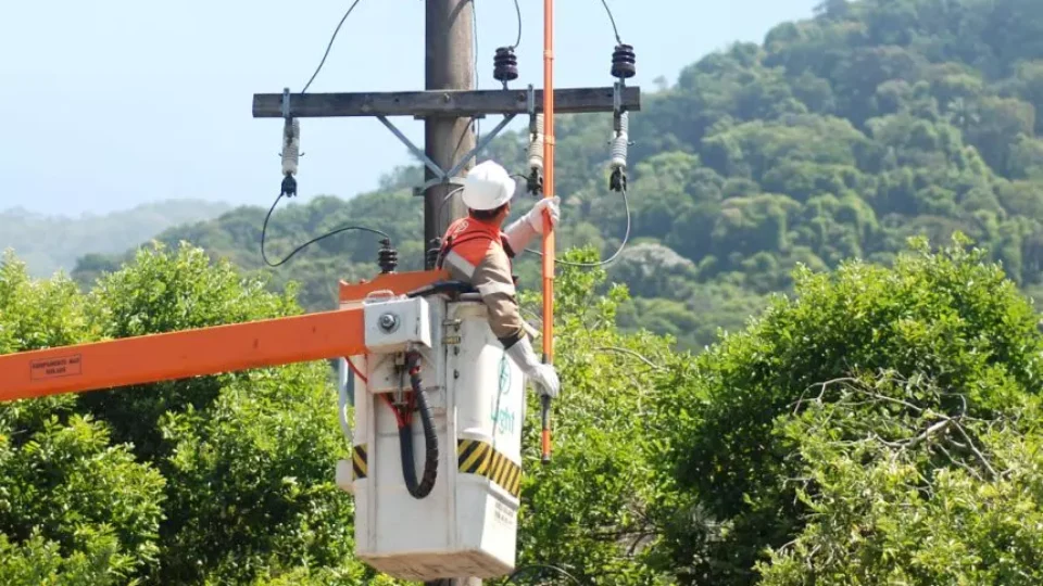 Corte de energia e água para famílias de baixa renda deve ser proibido no calor extremo no RJ