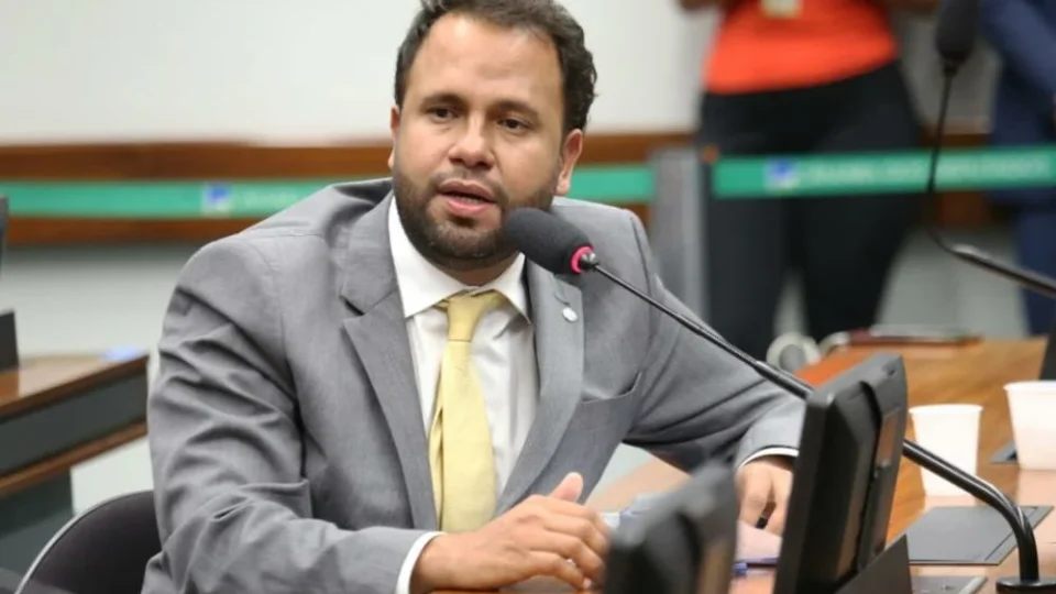 ‘É privilégio e exclusão’, diz Pastor Henrique Vieira sobre criação da bancada cristã na Câmara
