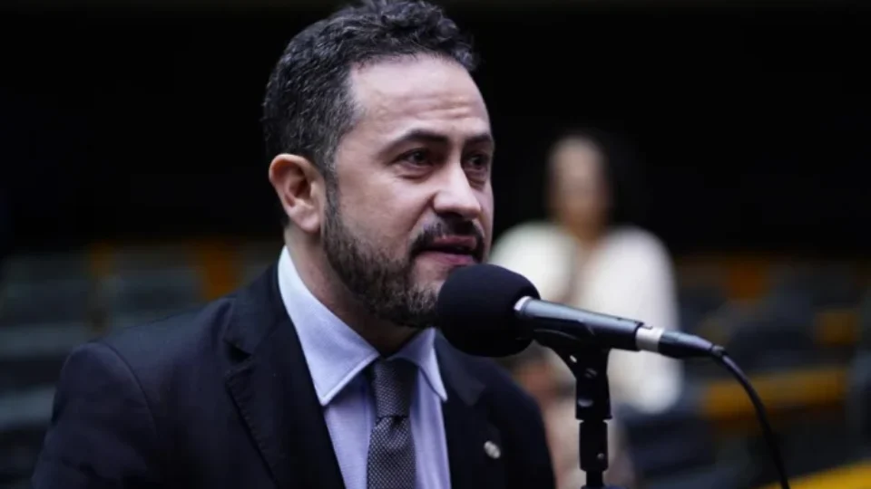 Após apoiar PEC da Bandidagem, petista ganha relatoria indicada por Hugo Motta