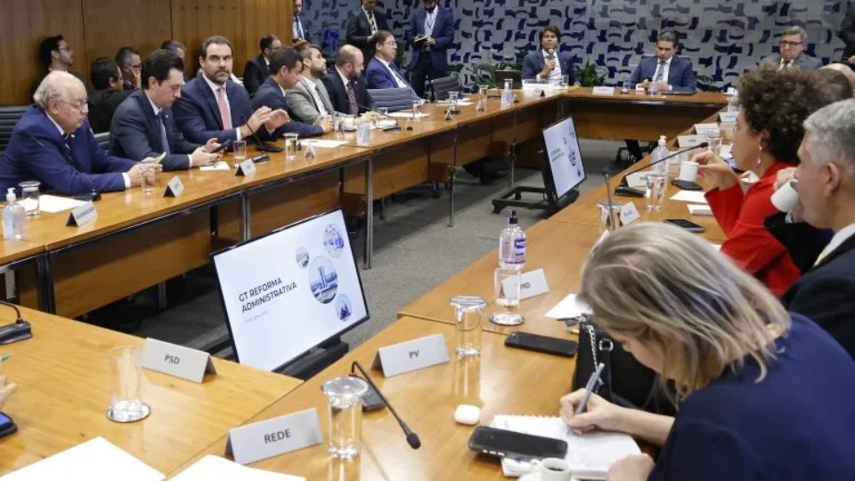 Relator finaliza texto da reforma administrativa; veja os principais pontos