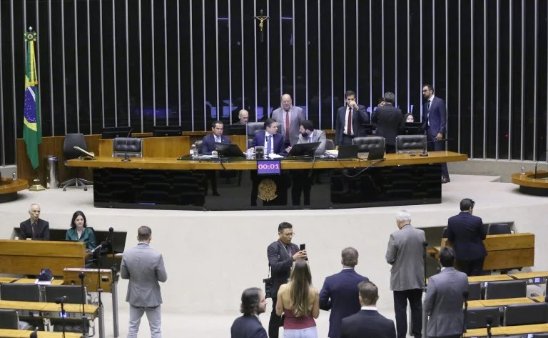 Câmara se articula para ampliar licença-paternidade em novembro
