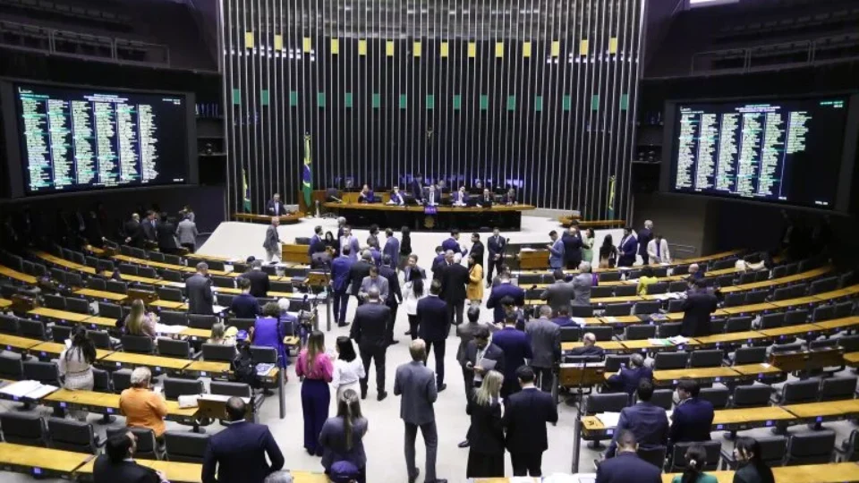 Câmara aprova corte de benefícios fiscais e aumento de impostos sobre bets, fintechs e JCP