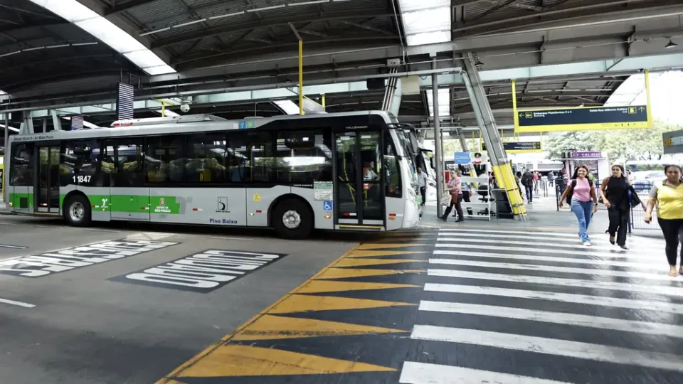 ‘Radiografia do transporte público vai orientar tarifa zero’, diz Haddad