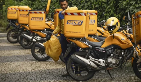 Correios anunciam empréstimo de R$ 20 bi e plano de demissão voluntária