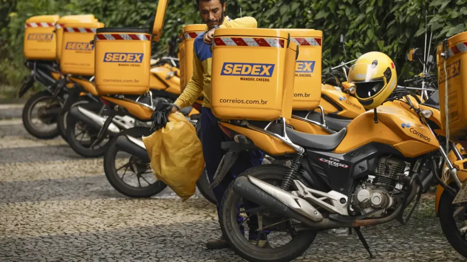 Correios anunciam empréstimo de R$ 20 bi e plano de demissão voluntária
