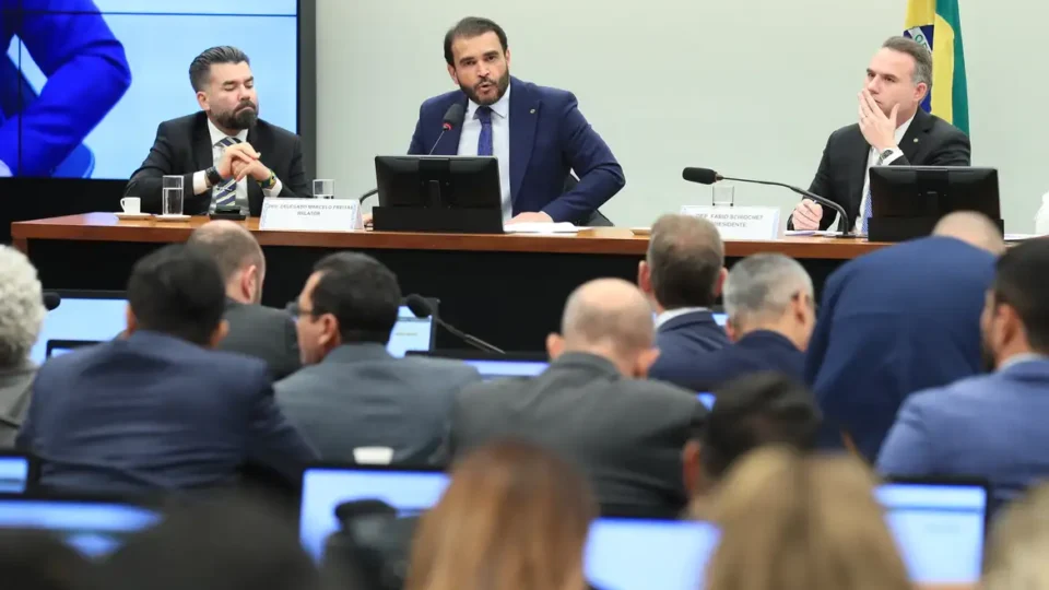 Relator pede arquivamento de processo contra Eduardo Bolsonaro no Conselho de Ética
