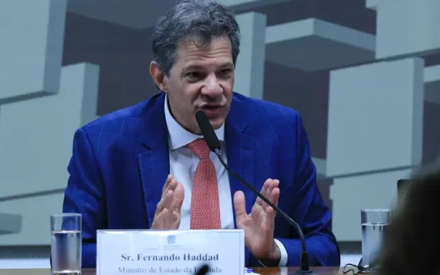 Tarcísio manda PM identificar viatura após Haddad relatar perseguição em São Paulo