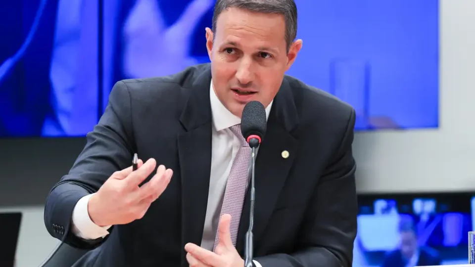 Derrite usa operação no RJ para impulsionar projeto que classifica facções como terroristas