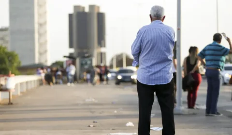Expectativa de vida global retorna a níveis pré-pandemia, segundo estudo