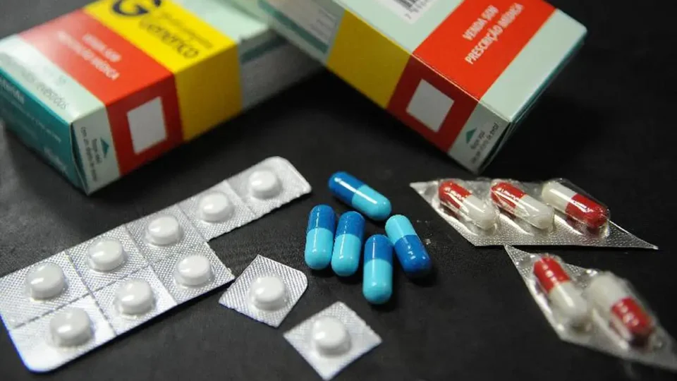 OMS alerta: resistência a antibióticos cresce e ameaça avanços da medicina