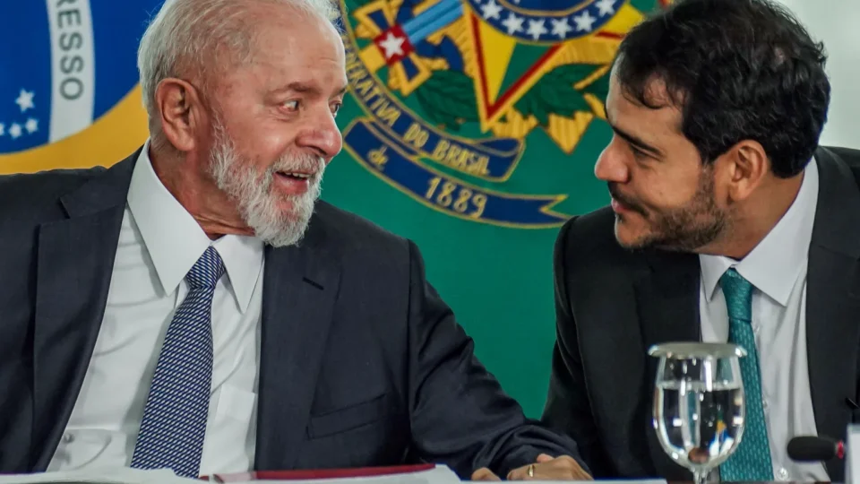 Mesmo sob pressão do Senado, Lula mantém indicação de Messias ao STF
