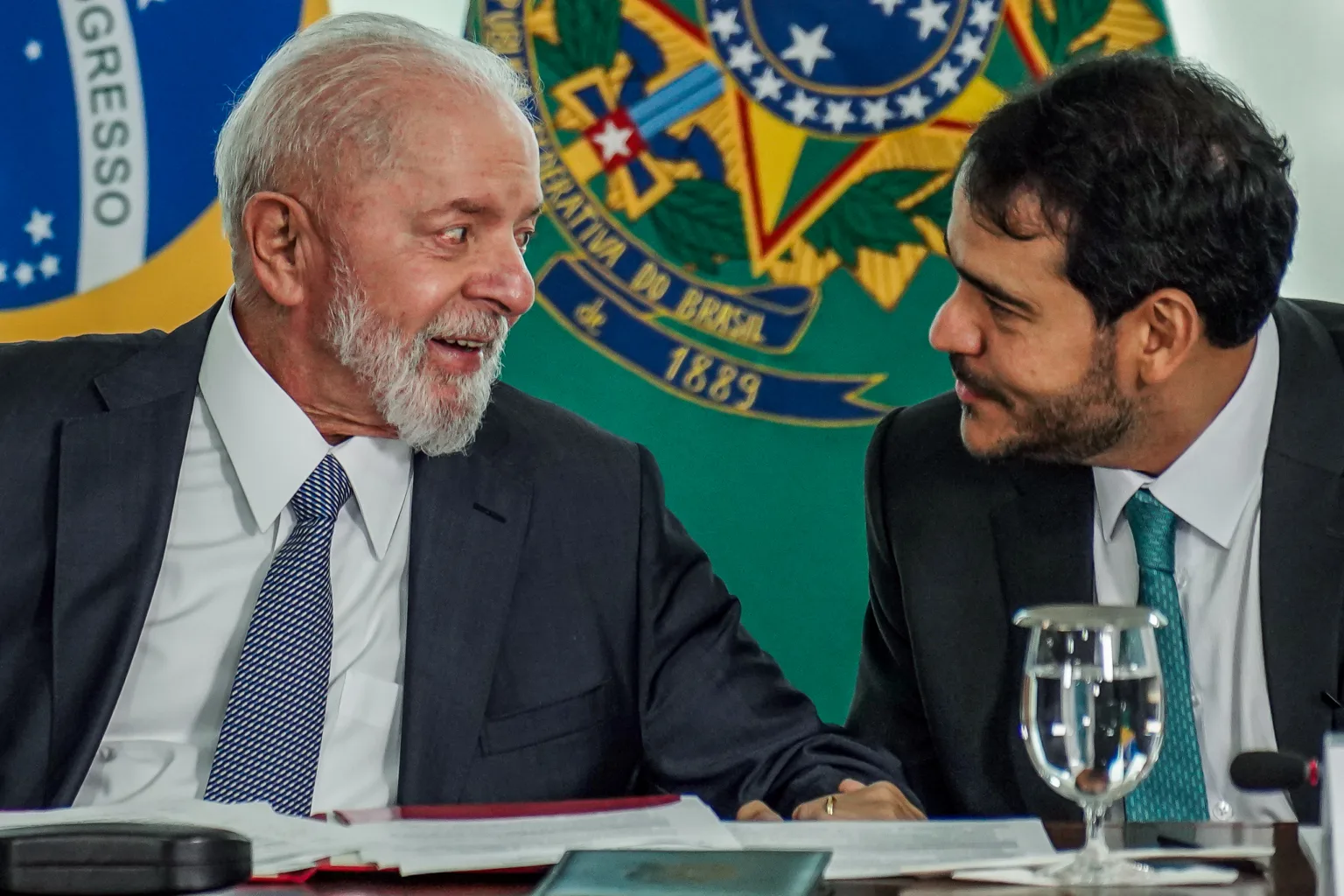 Jorge Messias, ministro da AGU, com o presidente Lula