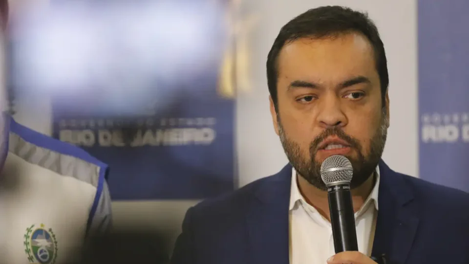 Castro sanciona uso de recursos da aposentadoria de servidor para pagar dívida do governo