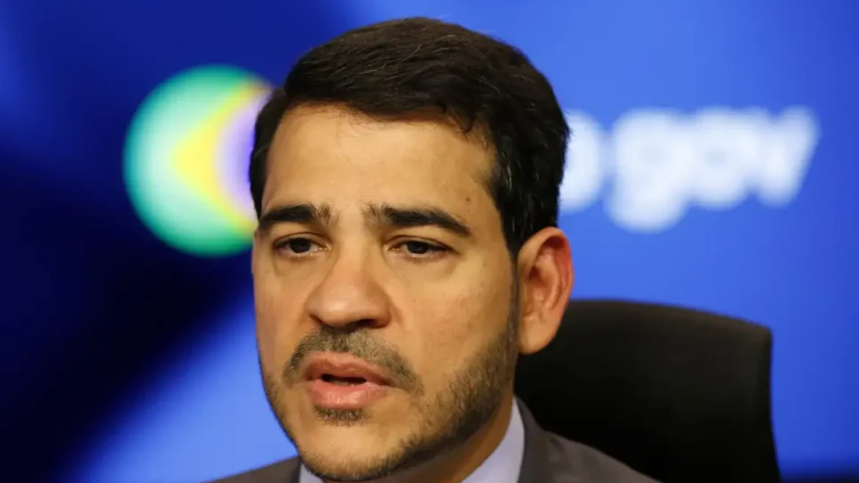 Pejotização do trabalhador corrói pacto social no Brasil, diz Messias