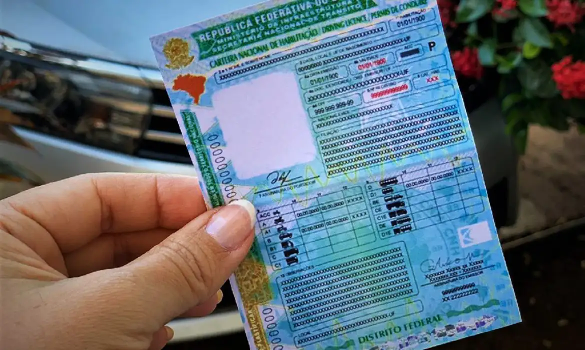 Renovação automática de CNH beneficia 300 mil na primeira semana