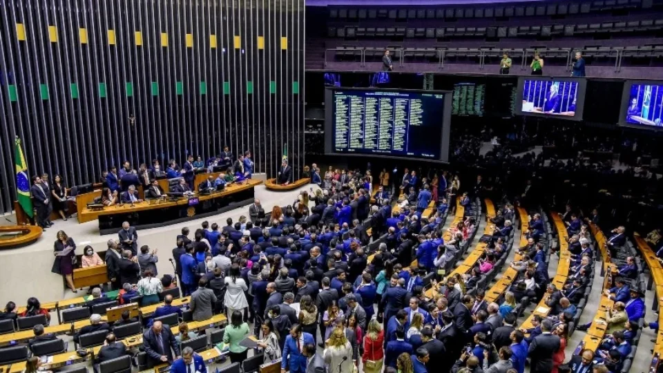 Governo exonera aliados de deputados que votaram contra MP do IOF