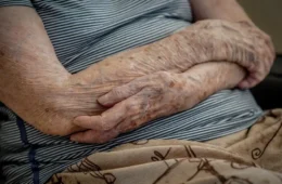 Mulher de 79 anos é resgatada em condição análoga à escravidão após 50 anos