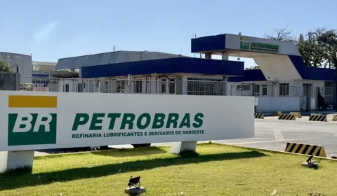 Greve dos petroleiros completa oito dias e negociação continua travada