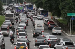 Metade da população usa transporte individual motorizado para ir ao trabalho, mostra Censo