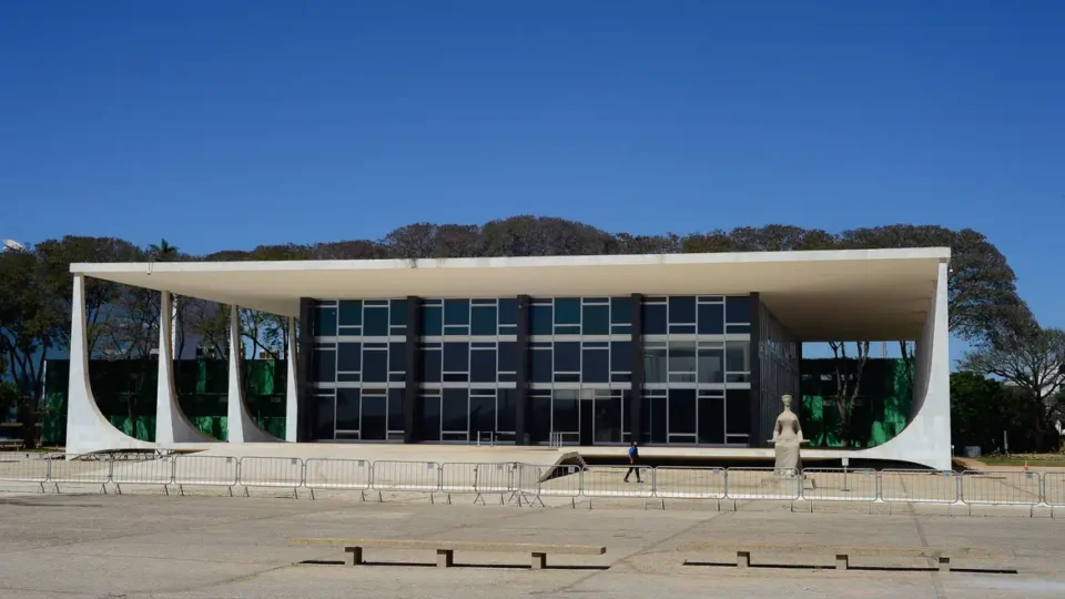 Nove ministros do STF e 12 parentes próximos são sócios de ao menos 31 empresas