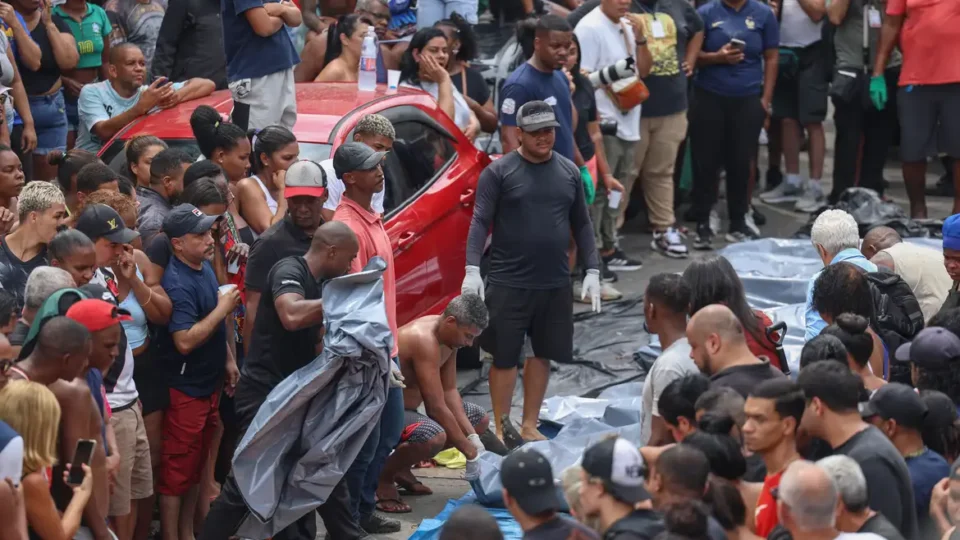 Vi matarem quatro na minha frente, diz familiar de morto em operação contra o Comando Vermelho