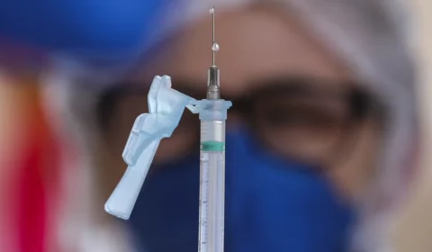 Brasil lidera a desinformação antivacina na América Latina, aponta estudo