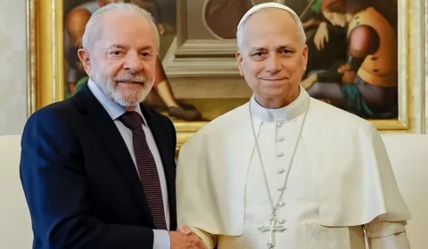 Lula se reúne com papa Leão XIV no Vaticano, fala sobre a fome e convida para COP30