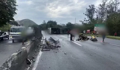 Ônibus com torcedores do Flamengo tomba e deixa 46 feridos na Via Dutra, no RJ