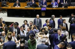 Câmara aprova aumento gradual da licença-paternidade para até 20 dias