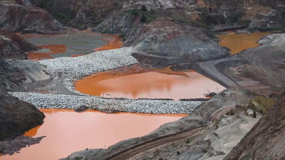 Condenação da BHP dá esperança para reverter absolvição de réus da tragédia de Mariana
