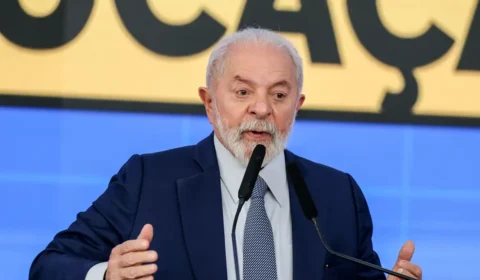 Brasil deu lição de democracia, diz Lula sobre prisões de Bolsonaro e generais