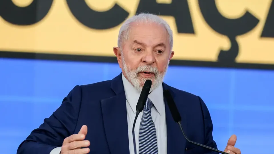 Brasil deu lição de democracia, diz Lula sobre prisões de Bolsonaro e generais