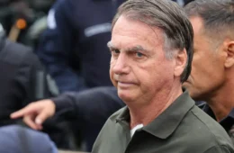 Bolsonaro passou por nova cirurgia para tratar soluço, diz Michelle