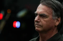 Cirurgia de Jair Bolsonaro termina sem intercorrências, diz Michelle